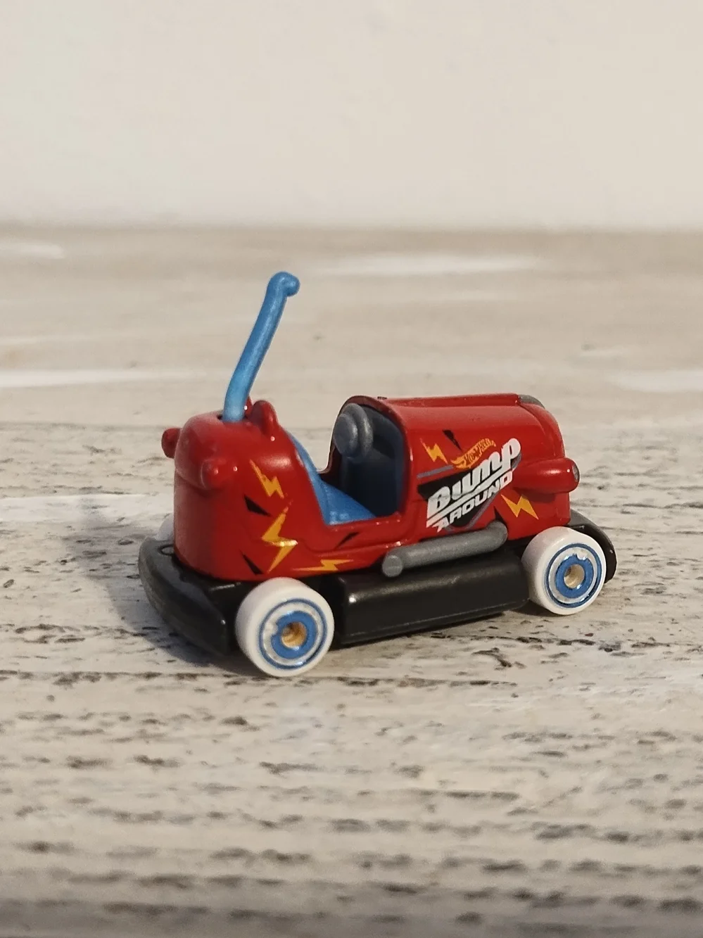 Hot Wheels Basic Loose 2017  bump around red HW Fun Park Die cast metal